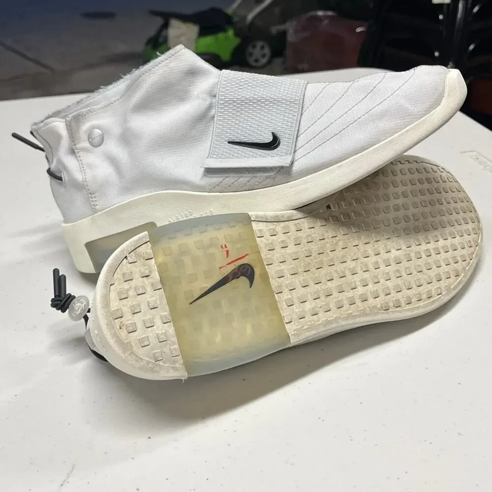 Mens Nike Air Fear Of God Moc AT8086-001 Leather Athletic Sneaker SZ 10.5 Silver